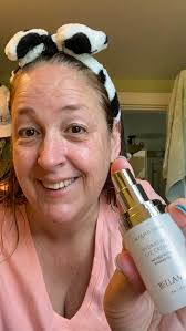 🦋There’s a key reason why it’s suggested to use your ring finger to apply  eye cream