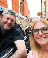 Blake Shelton-This is going to be my last post if you don't send me hi 💋💕