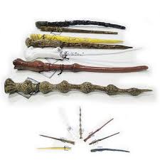 Varitas De Harry Potter Si tienen menos que esto, simplemente se verán demasiado cortas y, si tienen más, se verán más como un báculo corto que como una varita. varitas de harry potter