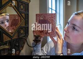 Wall Tile, William de Morgan Collection, 1873-1888 Designer: William de  Morgan Manufacturer: Architectural Pottery Co, Applied Arts, Arts and  Crafts, Enamel, England, Decorative Arts, Ceramics, Earthenware Stock Photo 