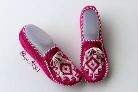 Iki Sisle Kilim Desenli Dikissiz Carik Patik Yapilisi 37 Numara Ceyizlik Kolay Patik Modelleri Patikler Orgu Kilim