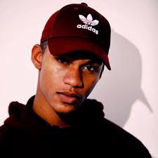 Check out aula 1 (original mix) by uami ndongadas on amazon music. Uami Ndongadas Cifra Club