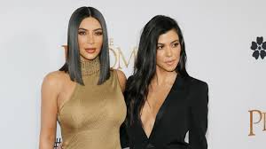 Apr 26, 2021 · april 26, 2021 08:01 pm. Kourtney Kardashian Mit Gutem Beispiel Voran