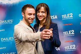 Die moderatoren petra mede und måns zelmerlöw erklären den esc mal anders: Petra Mede Programledare Issuu