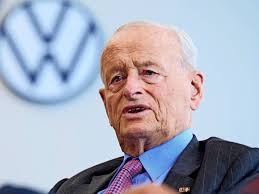 Volkswagen: Historikerin aus Wolfsburg erklärt Karriere von Carl Hahn
