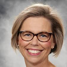 Stephanie Dever's Instagram, Twitter & Facebook