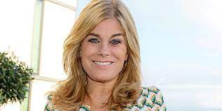 Pernilla wahlgren — pernilla wahlgren, pernilla nina elisabeth wahlgren , born 24 december 1967 in gustavsberg, värmdö kommun, is a swedish singer, actress and presenter. Pernilla Wahlgren Om Sina Unga Alskare Stoppa Pressarna Kandisar Kandisnytt Hant Extra Se Hor Noje