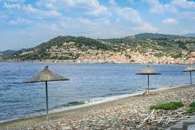Έξω όμως από το χωριό κάνοντας μια βόλτα θα. Limnh Amazing Evia