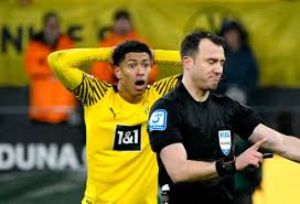 تعرف على فيليكس تسفاير حكم مباراة الأهلي وبيراميدز.. وأزمته السابقة مع  بيلينجهام - كورة بلس