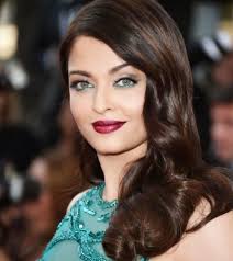 We all of course know, that she is the most beautiful lady in the world. 10 Without Makeup Pics Of Aishwarya Rai Bachchan That Prove The Power Of Makeup Rvcj Media
