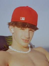 A bit of film🤍 moments like these with my family feel like this piece by  the incredible @jjoshuajensen