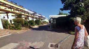 Camping naturiste oltra is een waar paradijsje aan de middellandse zee aan de rand van het fijne zandstrand van cap d'agde, waar het heerlijk vertoeven is in de zon. Le Cap D Agde L Histoire Du Village Naturiste Sur France 3 Video Dailymotion