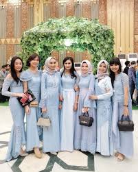 Di bawah kop kartu akan ada judul kartu nikah. 10 Inspirasi Busana Bridesmaid Berbagai Warna Di Hari Pernikahan