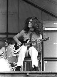 82 AÑOS DE JIMMY PAGE 🌿 “La guitarra es un instrumento mágico que puede  transportarte a otros mundos” #jimmypage #ledzeppelin #rock