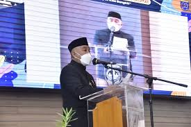 Desain banner ini didominasi dengan warna putih yang suci dan terdapat gambar. Contoh Teks Sambutan Pembawa Acara Sholat Idul Fitri 1442 H Berikut Susunan Acara Lengkap Mantra Sukabumi