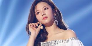 Maybe you would like to learn more about one of these? Allkpop On Twitter Twice S Jungyeon Chops Off Her Locks And Goes Back To Short Hair Https T Co Qwubqi3660