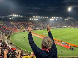 Having a temporary home ensures logistical safety even if proceedings or works at the main one are delayed. 18 19 Fc Bologna Ssc Neapel Sportplatzbesuch Fussball Kultur