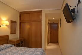 Hotel casa emilio znajduje się w mieście murcia, 15 minut samochodem od atrakcji takich jak uniwersytet w murcii i ogród zoologiczny terra natura. Habitacion Matrimonio Picture Of Hotel Casa Emilio Murcia Tripadvisor