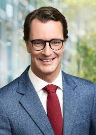 Hendrik josef wüst (* 19.juli 1975 in rhede, westfalen) ist ein ehemaliger lobbyist und deutscher politiker ().er ist seit dem 27. Hendrik Wust Cdu Landtagsfraktion Nordrhein Westfalen