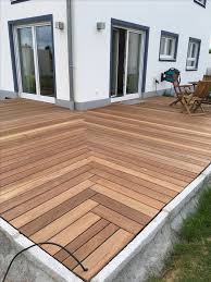 Con l'arrivo del caldo e dell'estate, torna la voglia di vivere all'aria aperta e sistemare gli spazi esterni della propria casa. Angolo Terrazza A Livello Con Parquet Per Esterni Angolo Con Esterni Livel Venom Blogs Angolo Patio Design Deck Designs Backyard Backyard Patio
