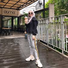 Haa tengok nama pon dah terbayang makanan kan ? Dalam Masa Kurang Setahun Blogger Usahawan Cik Epal Berjaya Cecah Jualan Tujuh Angka Nona