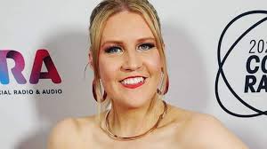 Lauren Saylor's Instagram, Twitter & Facebook