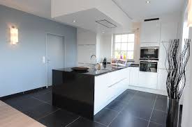 Choisir Une Hotte Aspirante Photo Www Sibomat Be Cuisine Moderne Ilot Hotte Aspirante Plafond Four Integre Kleine Keukens Keuken Keuken Idee