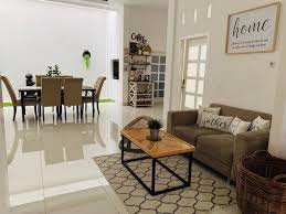 Sofa ruang tamu warna coklat motif bunga kursi minimalis jati jepara. Inspirasi Desain Rumah Minimalis Dengan Perpaduan Warna Coklat Natural Dan Pink Muda Yang Bikin Gemes Hari Harimu Homeshabby Com Design Home Plans Home Decorating And Interior Design
