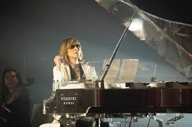 yoshiki ジャパン ハウス ロサンゼルス グランドオープニングセレモニーで見せた圧巻のパフォーマンスに称賛の嵐 天皇陛下御即位十年奉祝曲やアメリカ国家を披露 yoshiki pr事務局のプレスリリース ロサンゼルス ヨシキ 称賛