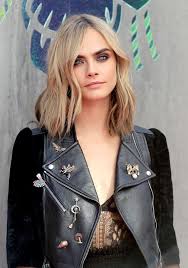Embrace your weirdness stop labelling start living #blacklivesmatter @della_vite @caradonfilm @myecoresolution @loradicarlo_hq. Cara Delevingne Tragt Jetzt Einen Silbernen Bob Elle