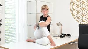 Yoga poses with strength body weight exercises in a relaxed, beautiful outdoor area that nourishes our heart, body & soul. Yoga Inn Rostock Hamburg Find Your Inner Balance