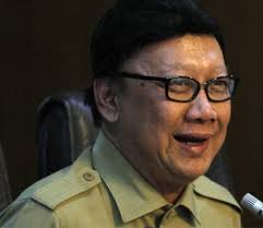 .dari dan dalam jabatan tinggi madya di lingkungan kementerian pertahanan di bawah komando menteri pertahanan letnan jenderal tni (purn) dalam keppres yang ditandatangani jokowi pada 23 september 2020, prabowo memberhentikan enam pejabat eselon i di lingkungan kemhan. Kementerian Dalam Negeri R I