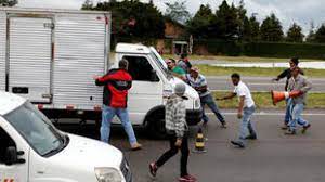 Taxistas y camioneros se unieron a las manifestaciones en colombia. Brasil Vive Otra Jornada De Caos Por El Paro De Camioneros