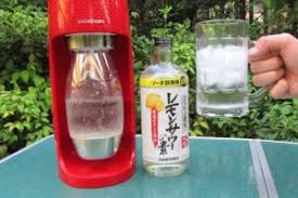 日本限定ミニサイズ で炭酸作れば 夢の レモンサワー無限ループ が実現 camp hack キャンプハック レモンサワー 氷 作り方 レモン
