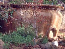 Ferro Cement Water Tank Shaped Like A Giant Urn I D Make Taller So Less Hobbit Y A Stunning Bomarzo Like Effect In The Water Storage Natural Pond Water Tank