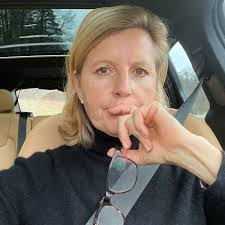 Diana Coe's Instagram, Twitter & Facebook