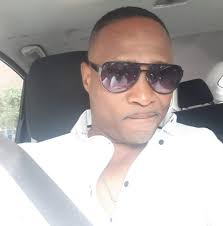 Moun yo pa identifier kraze Statue yo te fet pou #MaestroRichie nan okap,  yon statue nou konen ki te gen anpil pale anpil de li akoz constitution  pays a...Dossier a suivre