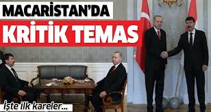 Görüşme öncesinde cumhurbaşkanı erdoğan ve macaristan cumhurbaşkanı ader türkiye ve macaristan bayrakları önünde tokalaşarak gazetecilere görüntü verdi. Erdogan Macaristan Da Macaristan Cumhurbaskani Janos Ader Ile Gorustu
