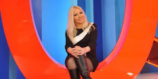 Ο αριθμός της ηλικίας της είναι απίστευτος! Annita Pania Premiera Sto Neo Epsilon Me Synergates Ekplh3h Video Nea Selida