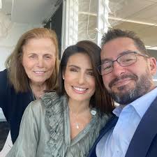 So nice to be out in a restaurant today with family ❤️