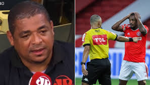Vampeta vê Internacional prejudicado contra o Corinthians em lance  polêmico; assista