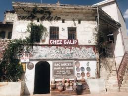 Cappadocia camel riding and special for you. Bir Ask Hikayesinin Varabilecegi En Ilginc Nokta Kapadokya Da Bulunan Sac Muzesi Eksi Seyler