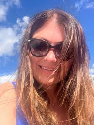 I think I need shooting (no offers thank you)! I just rushed off to  Rochford library to speak to Cllr. Eves and of course, he's at Hockley  library! I didn't have time