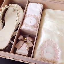 Sade iç çamaşırlarındansa daha çok dantelli ve gösterişli iç çamaşırlarını tercih etmenizi öneririz. Ceyiz Alma Adetleri Nelerdir Ceyiz Serme Nasil Olur