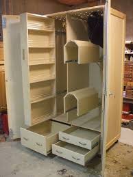 Rc flugzeug selber bauen mit fernsteuerung? Sattelschrank Pferdegeschirr Zimmer Sattelkammer Tack Trunk