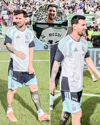 Argentina held an open training session at Elche's Estadio Martinez Valero, where 25,000 fans showed up to catch a glimpse of Lionel Messi up close 🤩 Elche, a LALIGA rival of Barcelona
