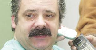 Se fue el médico presidencial pero le crean un cargo en Cascos Blancos