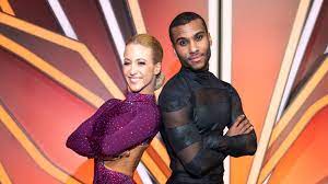 Andrzej cibis, christina luft, ilka bessin, kathrin menzinger, let's dance, luca hänni, massimo sinato, moritz hans, ramon kaselowsky, tijan njie, valentin lusin, victoria swarovski. Eifersuchtig Das Sagt Kathrins Freund Zu Tango Mit Tijan Promiflash De