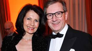 Deshalb ist es auch ziemlich kurios, dass ausgerechnet hofer bei seinem alter getrickst haben soll. Jan Hofer Tagesschau Chef Trennt Sich Von Lebensgefahrtin