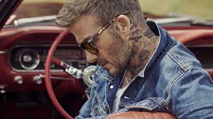 David beckham former footballer from england right midfield last club: David Beckham Seine Sonnenbrille Ist So Klassisch Cool Und Zeitlos Dass Auch Sohn Brooklyn Beckham Sie Nun Tragt Gq Germany